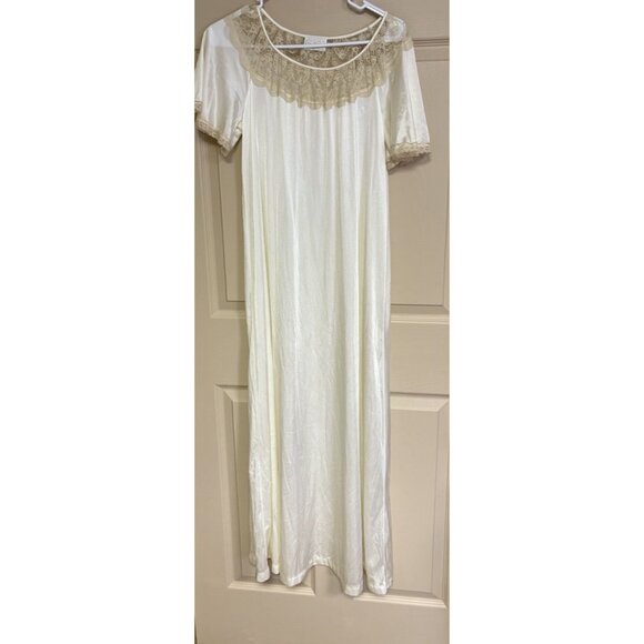 GOTHAM New York Vintage RARE Nightgown IVORY WIDE LACE TRIM Nylon USA MEDIUM - Picture 1 of 7